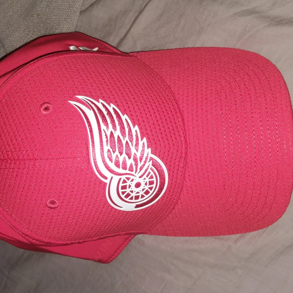 Fanatics Detroit Red Wings Hat fitted Sz m-l